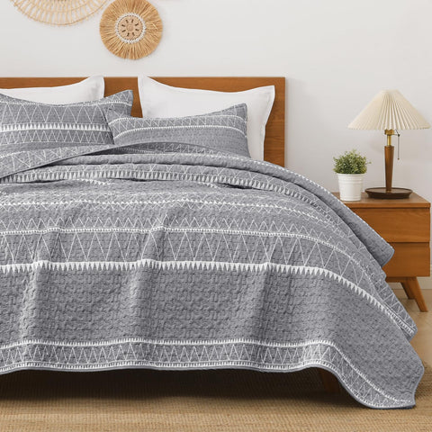 Andency close-up of quilt stitching highlighting durable multilayer construction benefit: long-lasting