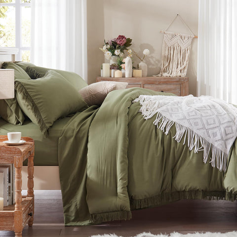Anluoer close-up of tassel fringe on comforter highlighting decorative texture and finished edge
