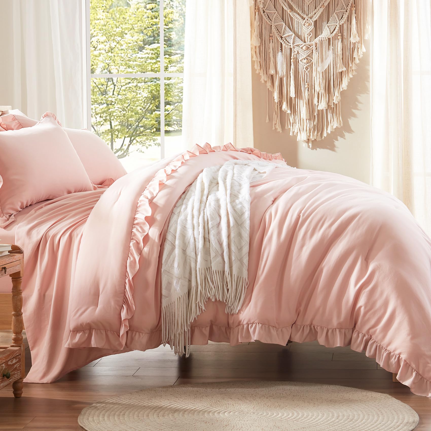 Anluoer fitted sheet deep pocket demo demonstrating secure fit for up to 14-inch mattresses
