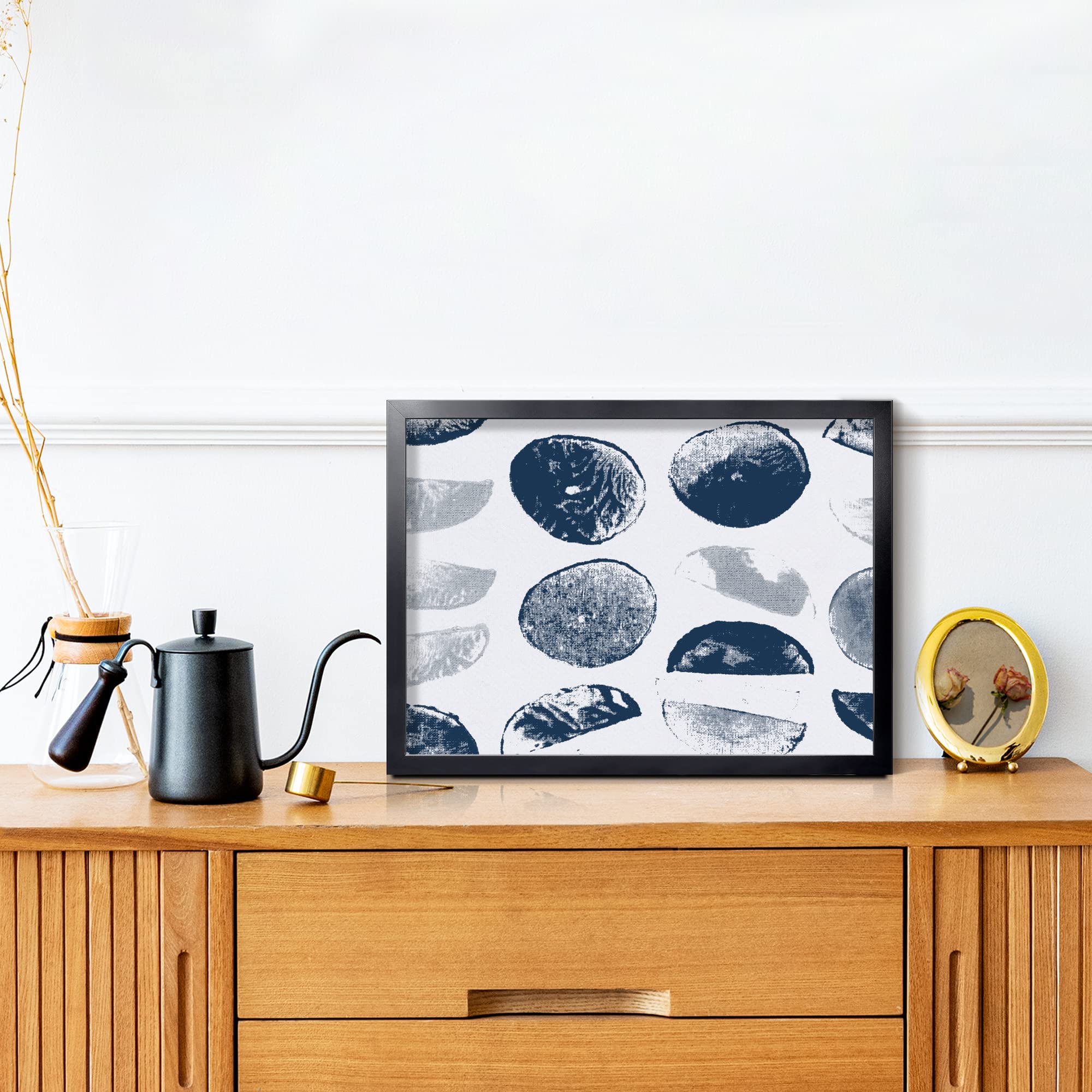 Annecy frame horizontal display illustrating landscape photo presentation benefit