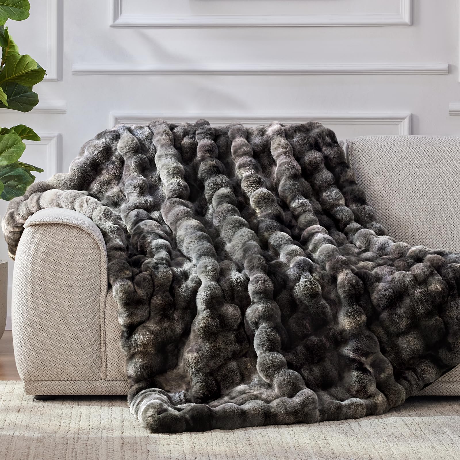 Anysay plush pile side detail showing soft faux-fur for comfort