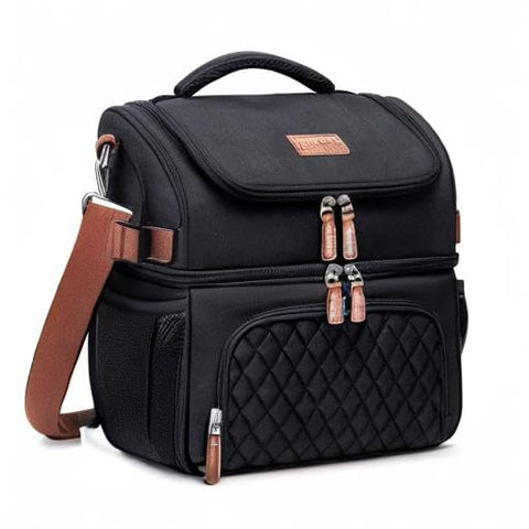 Artelaris lunch bag in picnic scene showing versatile everyday use benefit