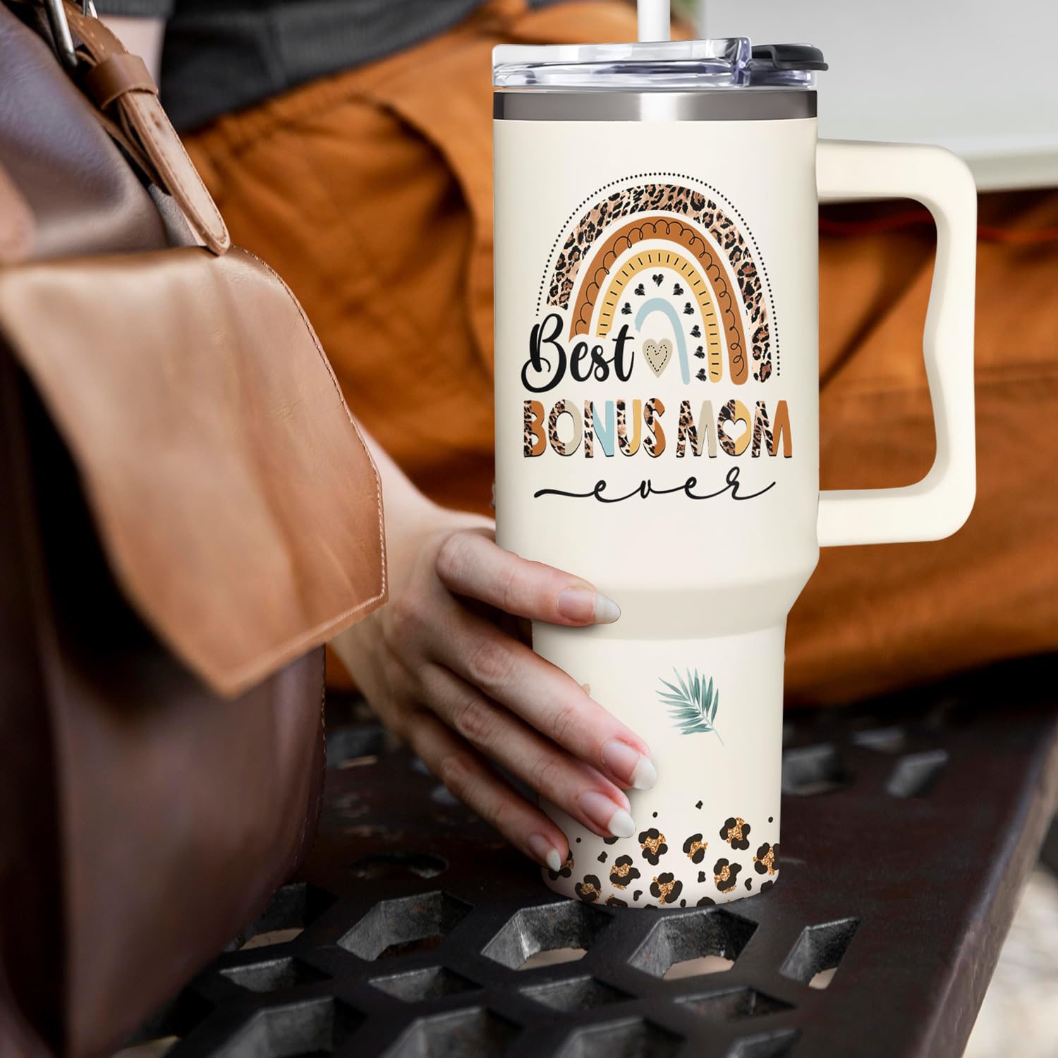 AT2Z GLOBAL clear push-on lid and straw detail for spill-resistant sipping