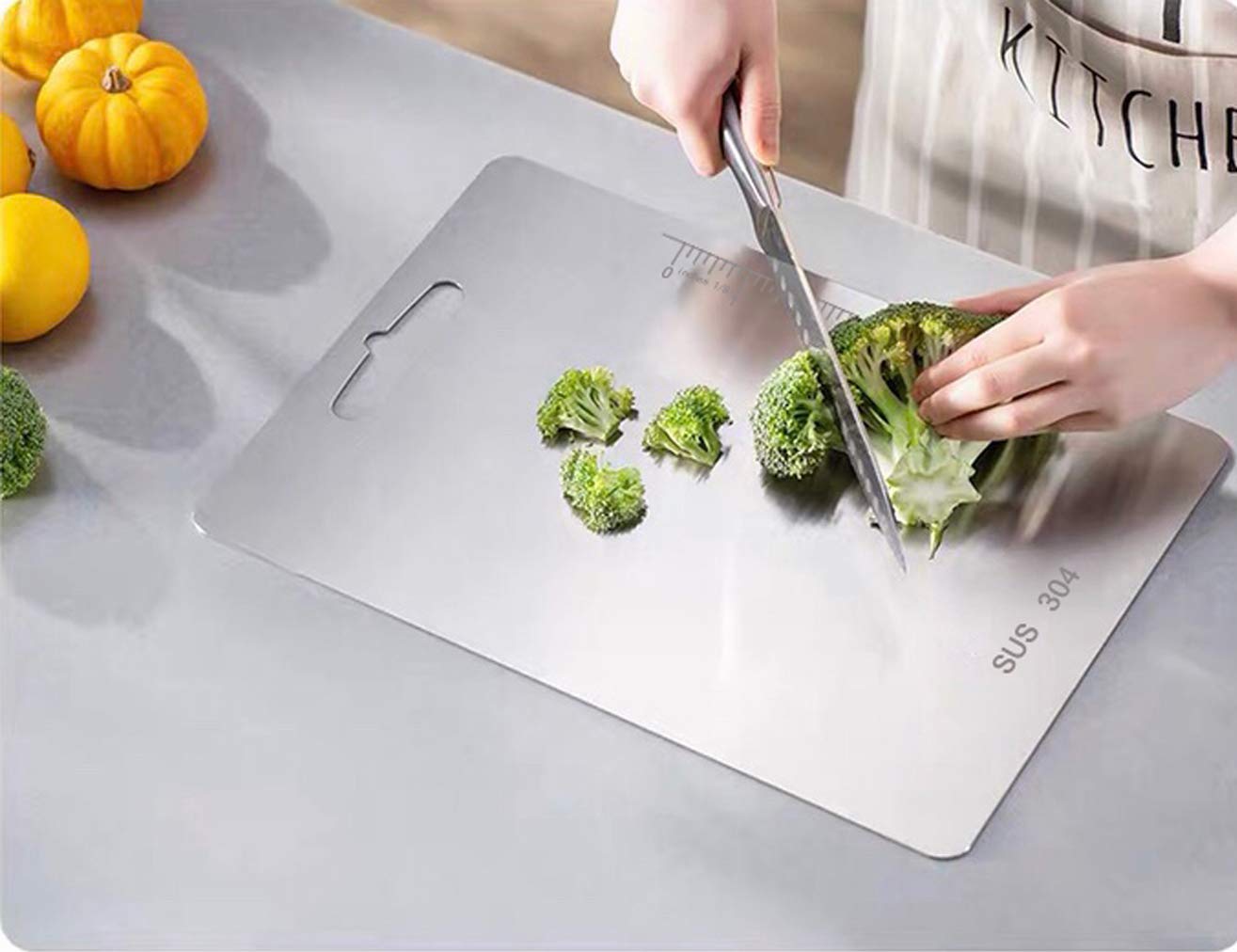 Atmama closeup of textured SUS304 surface showing slip-resistant benefit