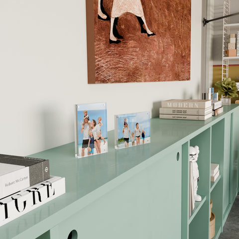 ATZYmolin frame on a desk displaying photos both sides for flexible presentation