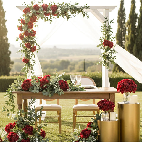 Auihiay bouquet held in hand, scale and fullness for weddings