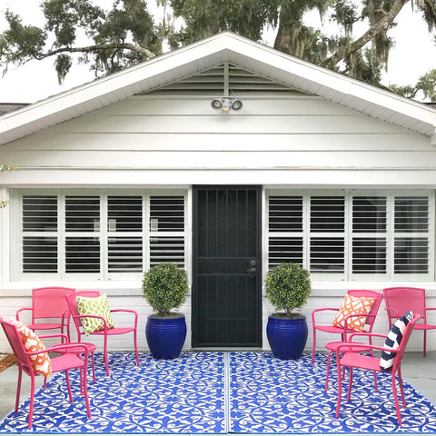 AUMMOOH pair styled at home entrance offering year-round elegance