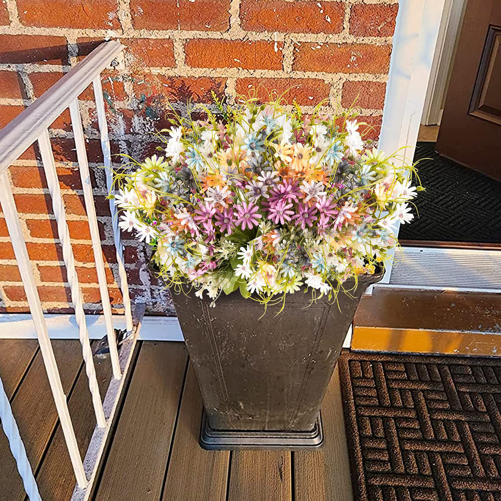 AUMVEYI medium planter arrangement showing how multiple bundles fill a pot