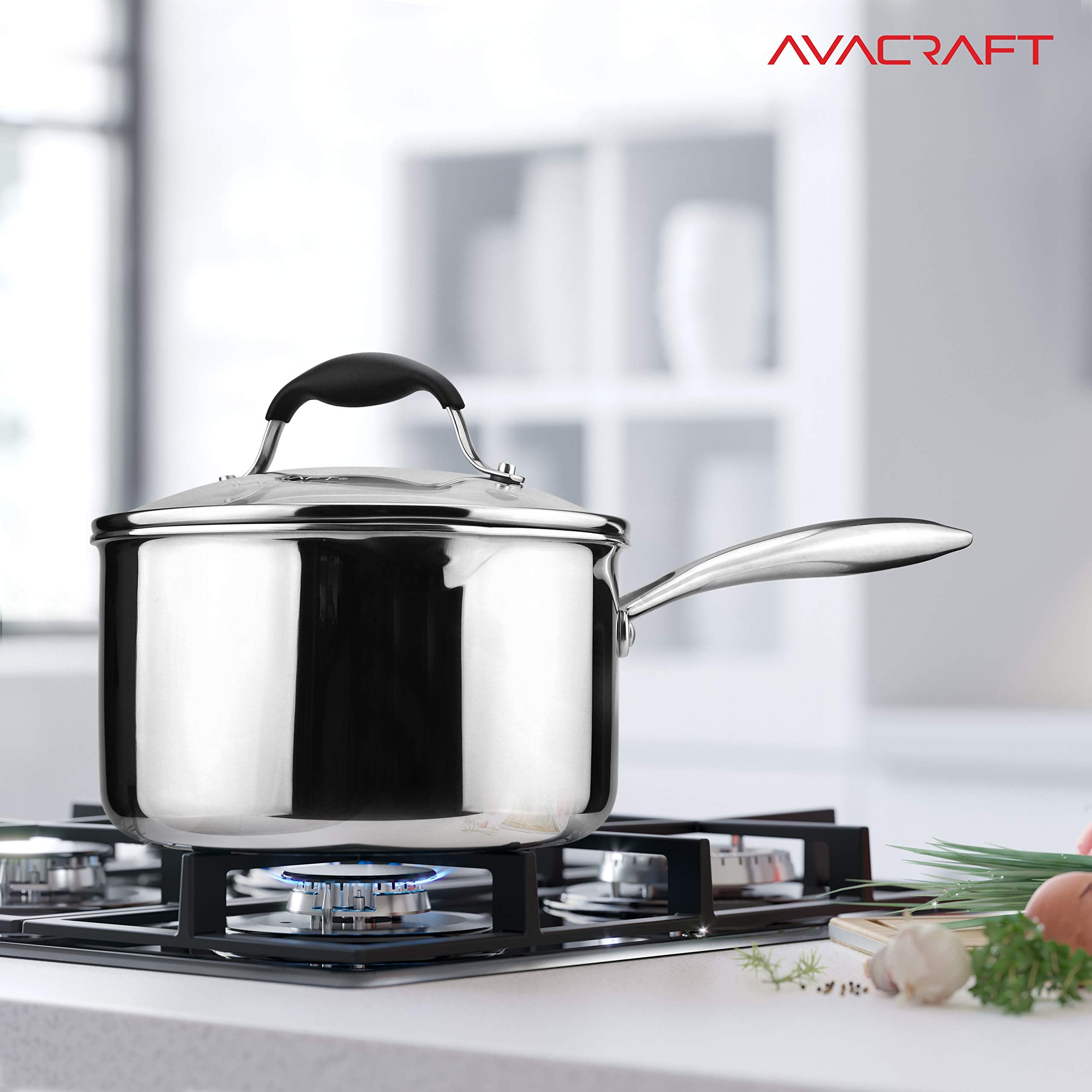 AVACRAFT tri-ply base close-up showing even-heat construction for consistent cooking results