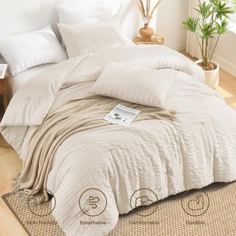 AveLom folded comforter displaying loft and lightweight warmth benefit