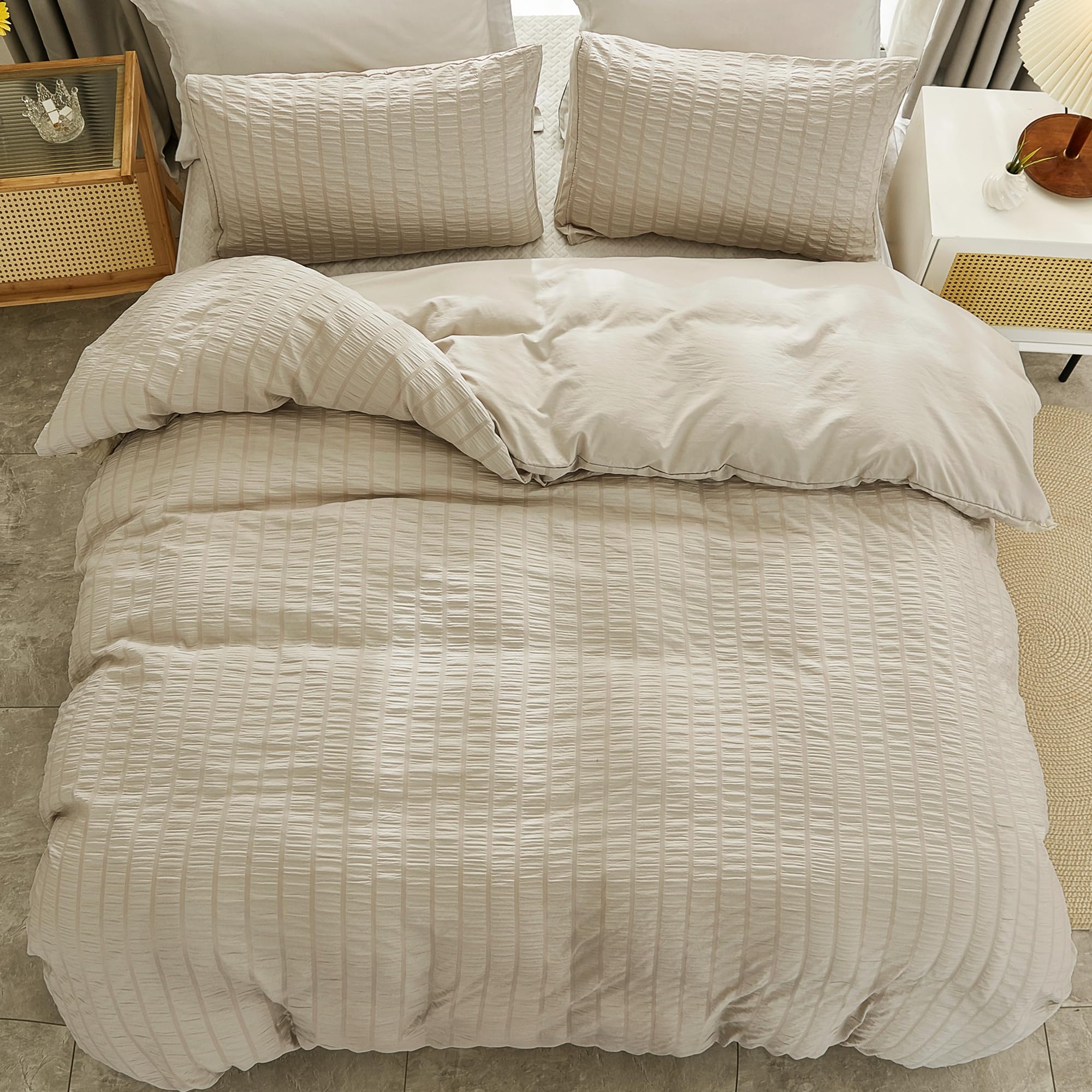 AveLom duvet in cozy reading nook portraying relaxed style and comfort
