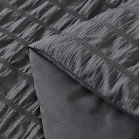 AveLom comforter with pet nearby showing hair resistance and everyday durability