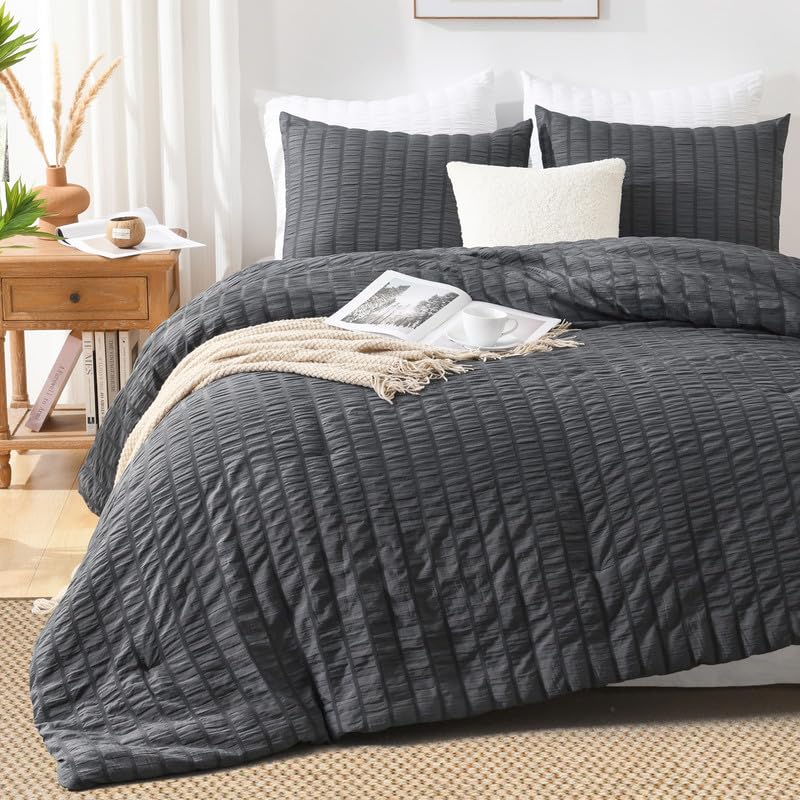 AveLom comforter in washing machine illustrating easy-care washing and low-maintenance upkeep
