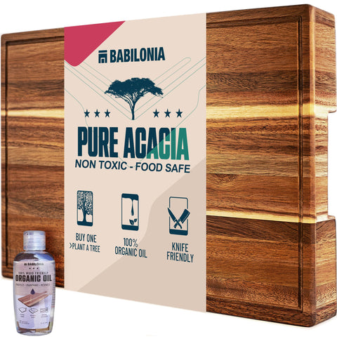 BABILONIA acacia cutting board front view showing durable surface and stable base