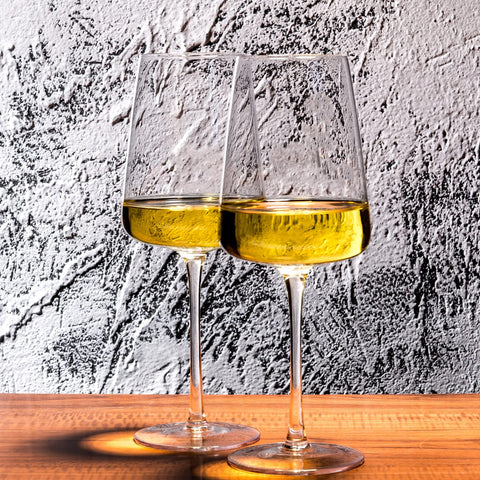 BACLIFE wine being poured into glass demonstrating aeration and pouring ease