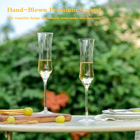BACLIFE hand holding a flute to show 7oz scale and comfortable grip