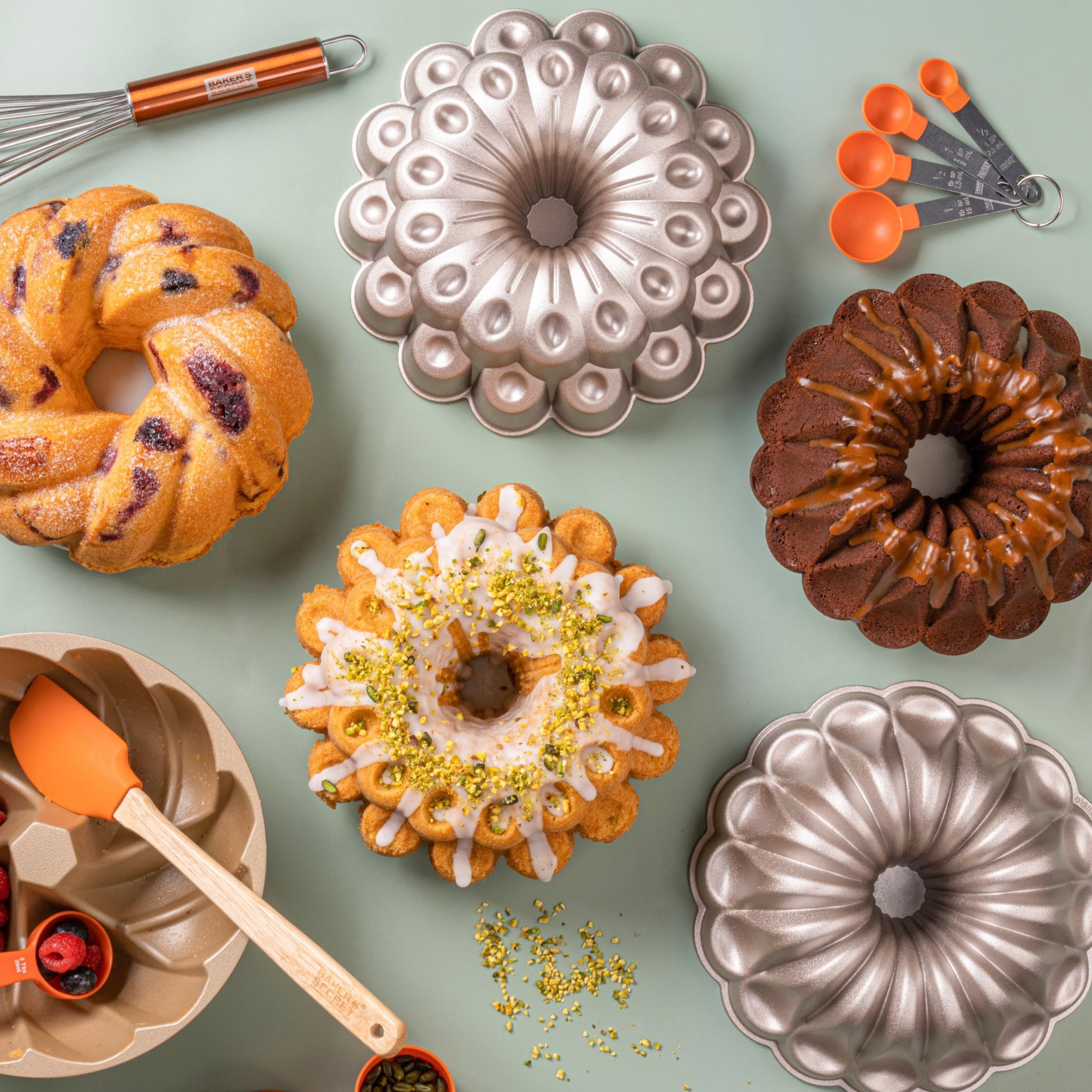 Baker's Secret detailed rim and fluted texture demonstrating durability