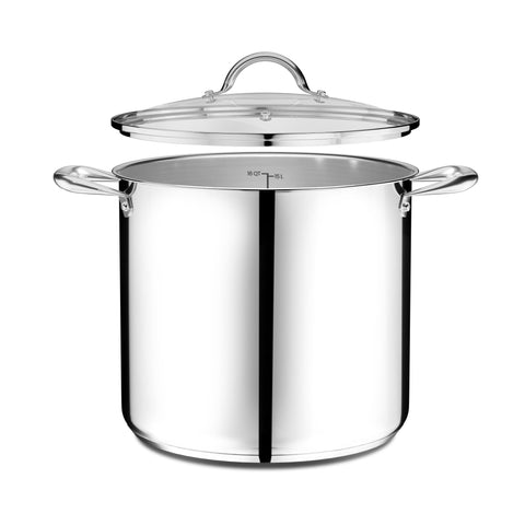 Bakken stockpot on kitchen table in a meal setting showing everyday usability
