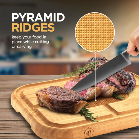 Bambüsi board in use carving brisket with steady grip for precise cuts
