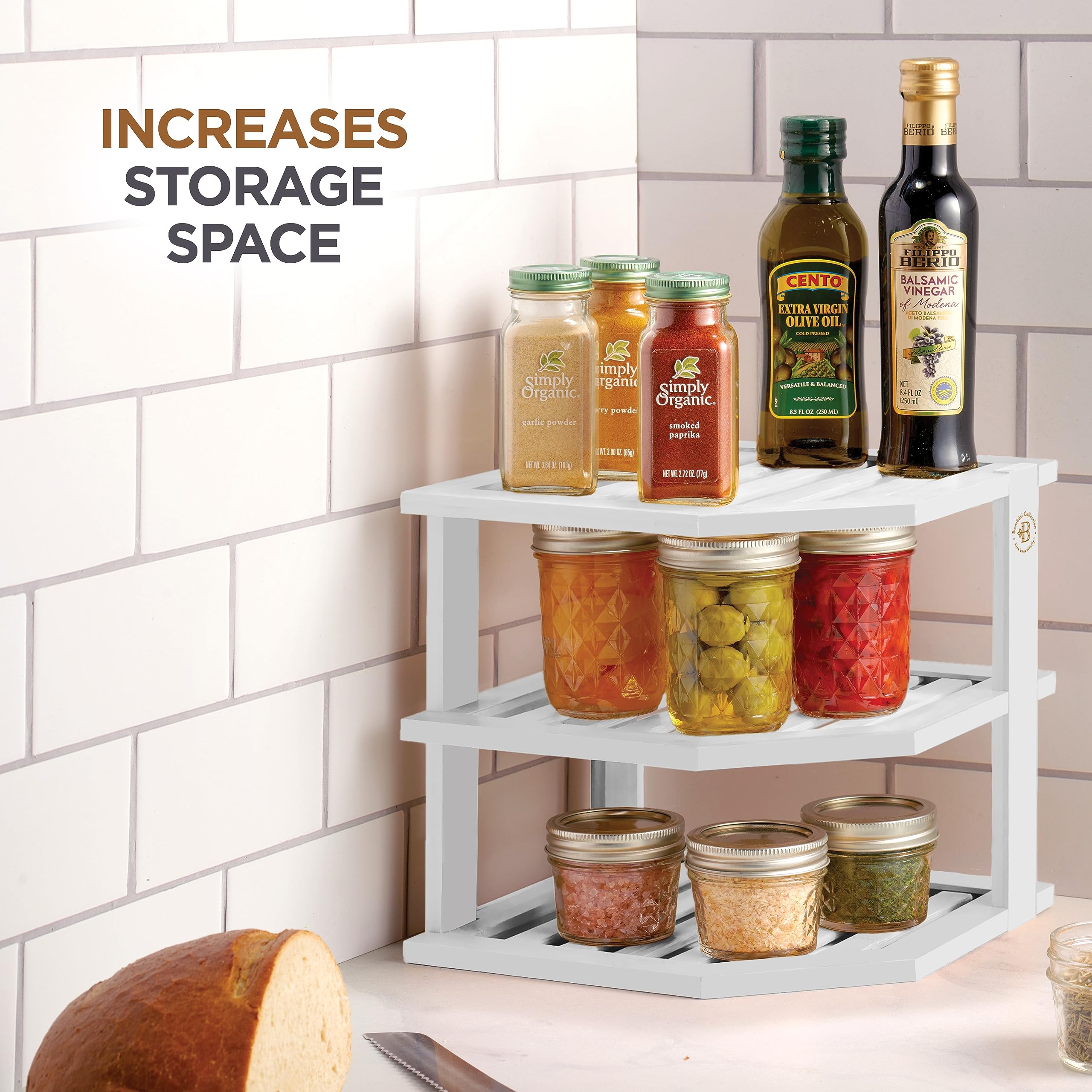 Bambüsi top shelf holding mugs and spice jars for quick access