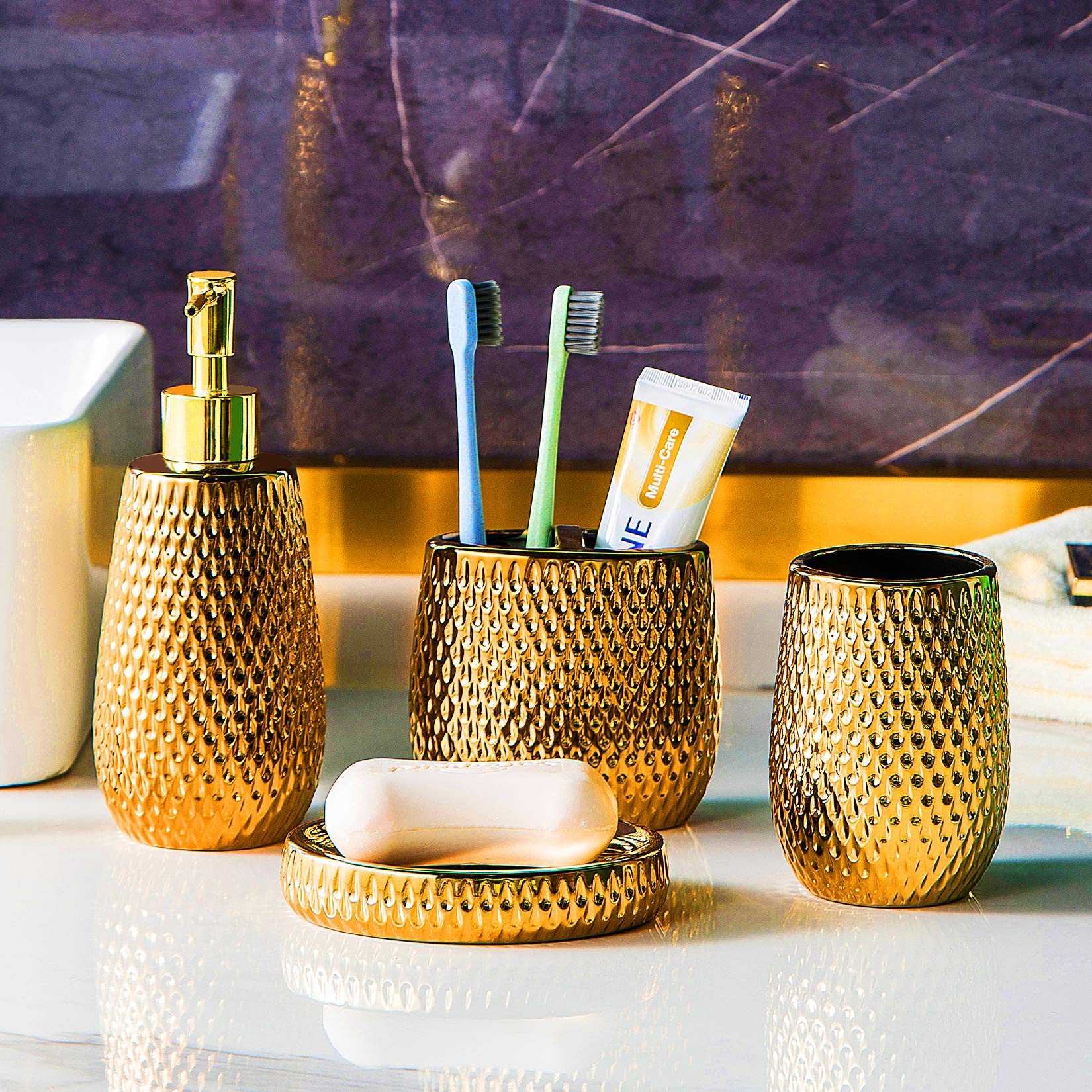 BASDHE close-up of ceramic glaze and gold plating highlighting durable, glossy surface