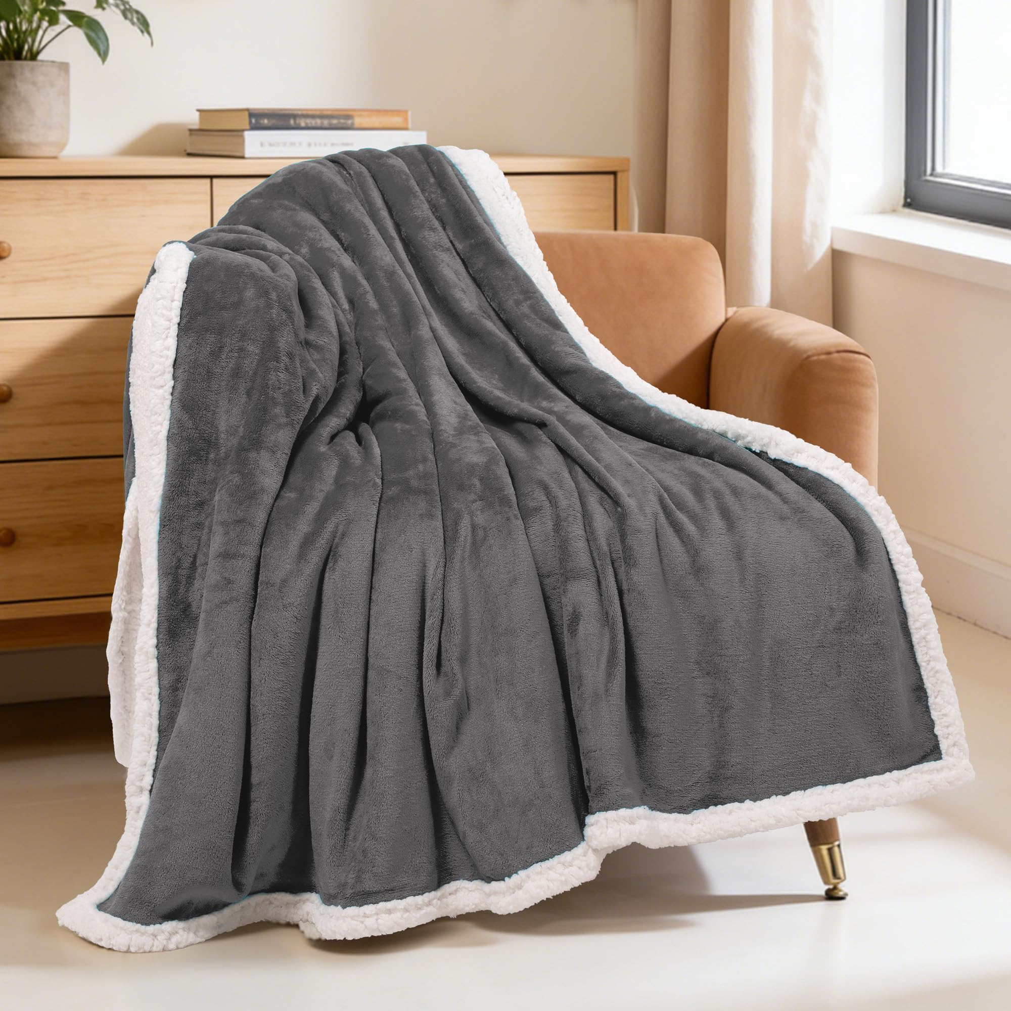BEAUTEX Sherpa close-up of plush backing, highlights insulating warmth