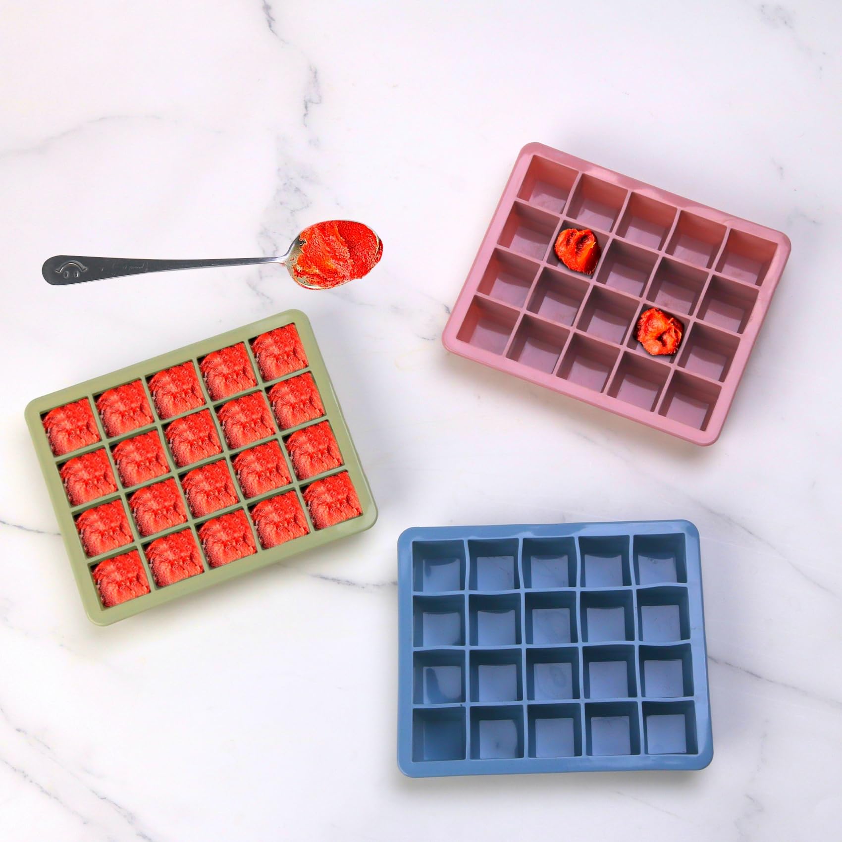 BECOKIT silicone tray on trivet indicating oven-safe versatility and heat resistance