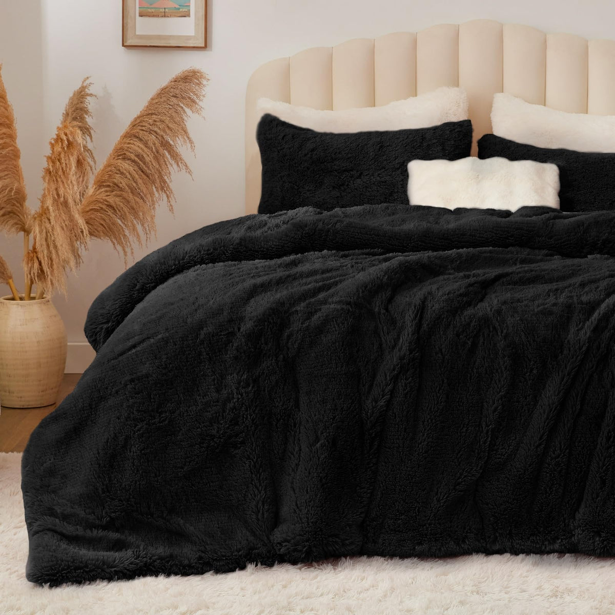 BEDELITE comforter front view showing plush black faux fur and cozy appeal