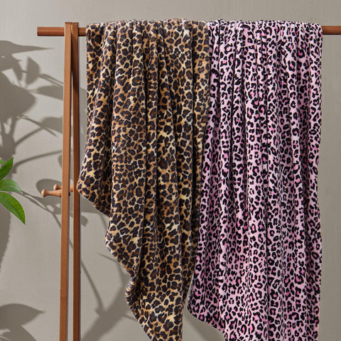 BEDELITE blanket rolled for travel showing portability and easy packing