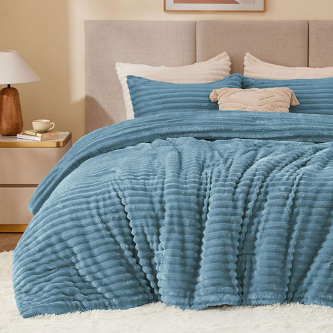 BEDELITE comforter front view showing blue fog color and full coverage