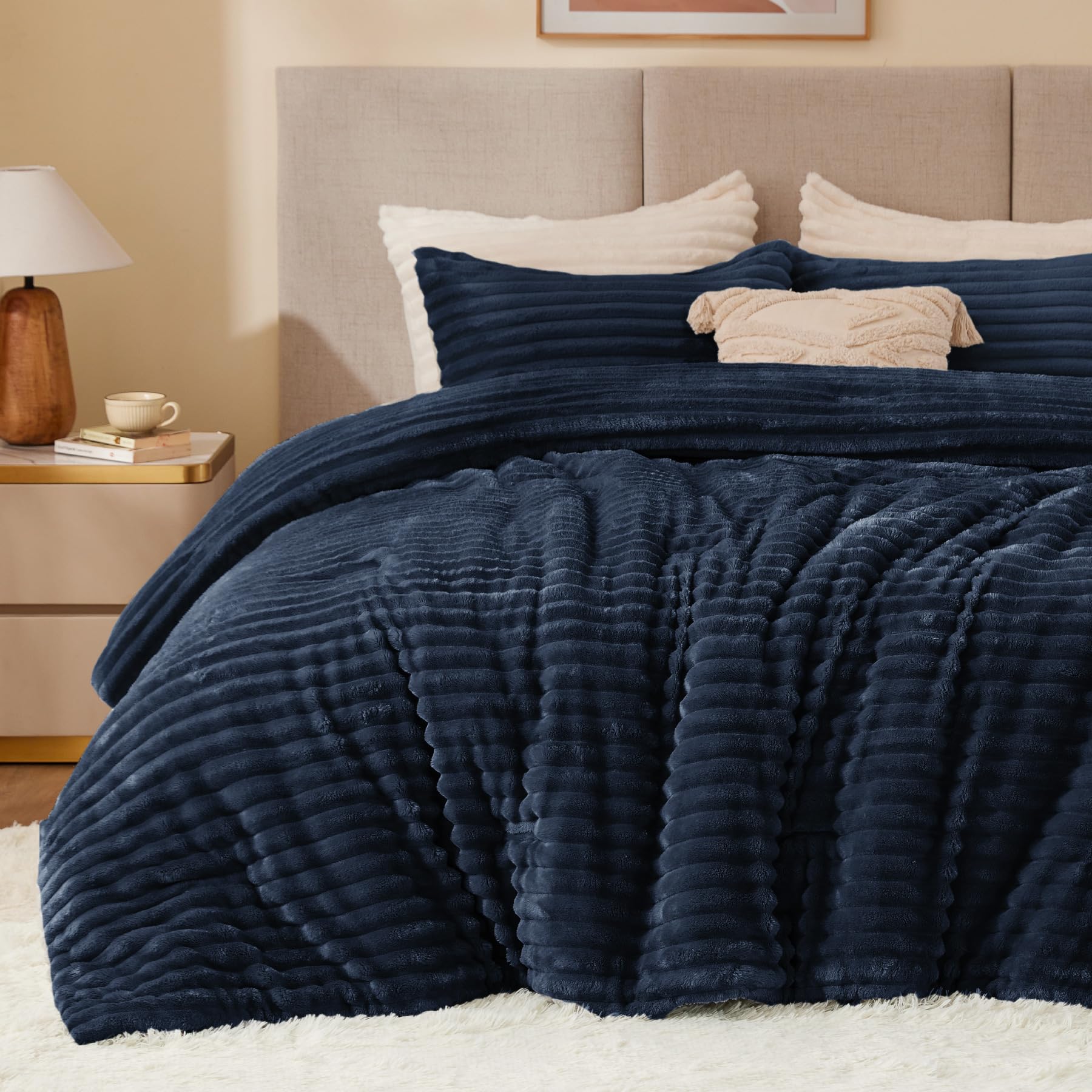BEDELITE comforter front view showing navy blue stripe and plush look for elegant warmth