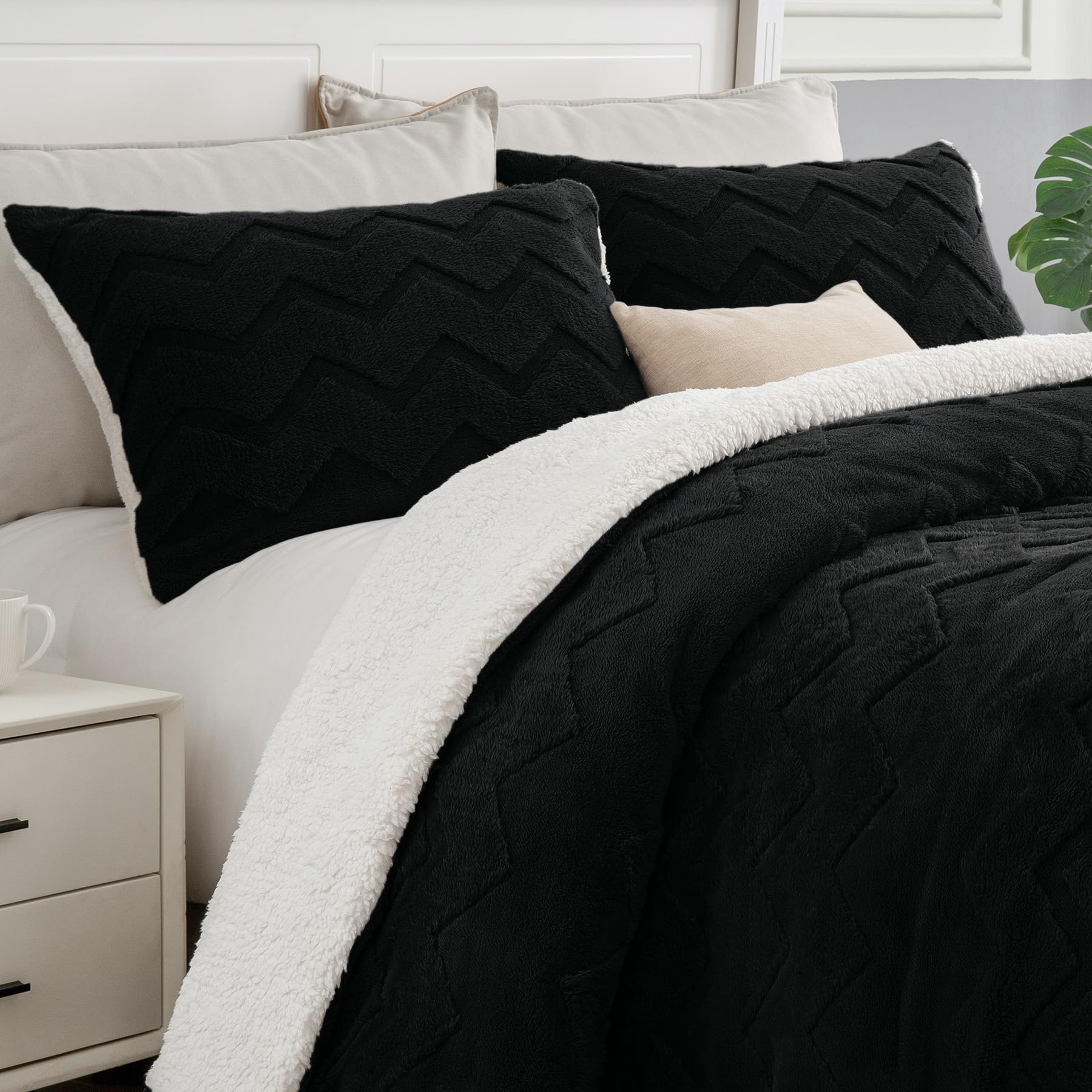 BEDELITE front view of black comforter showing full bed coverage and cozy look
