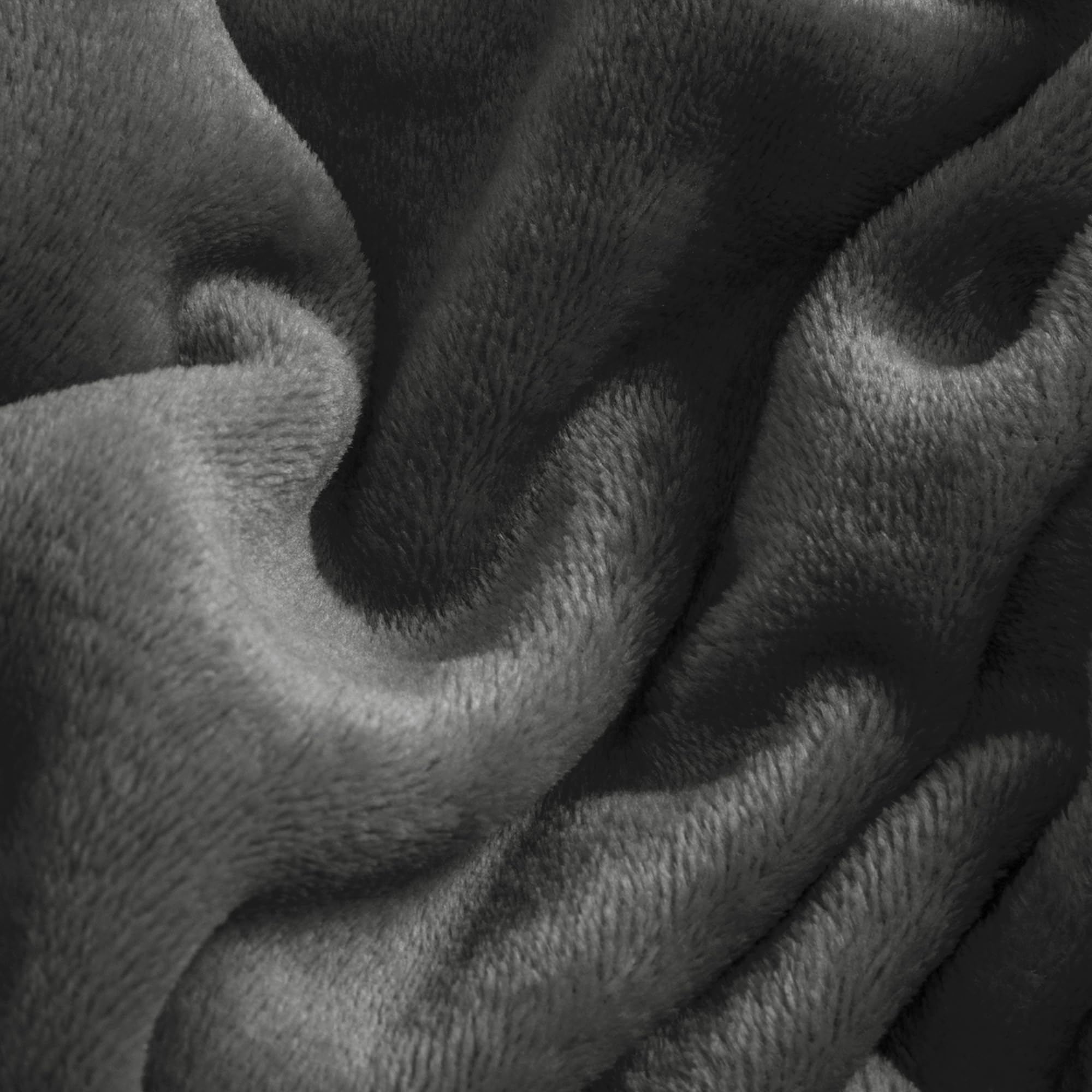 BEDELITE deep pocket corner showing 16-inch depth for thick mattresses