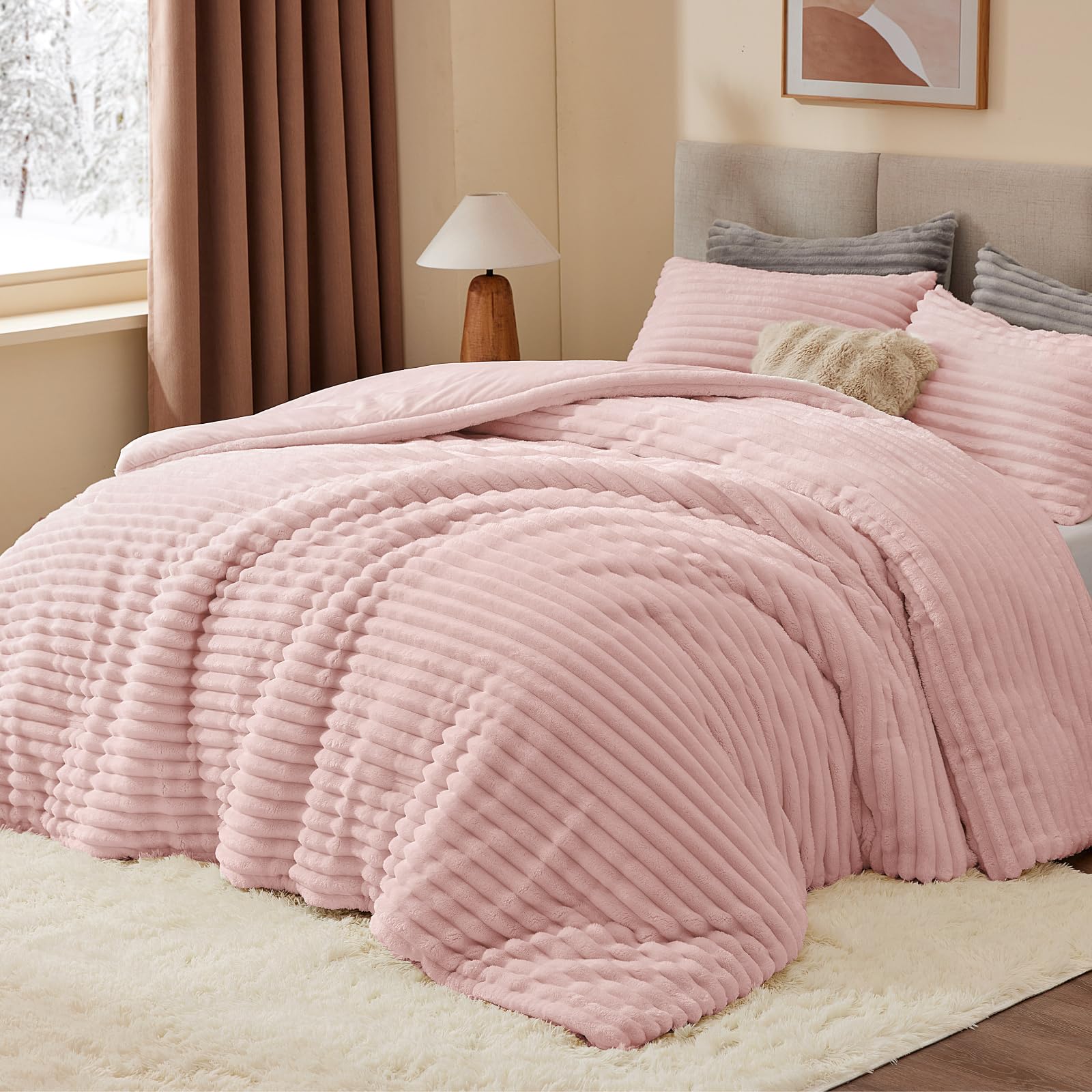 BEDELITE micro-mink close-up highlighting silky texture for luxurious comfort
