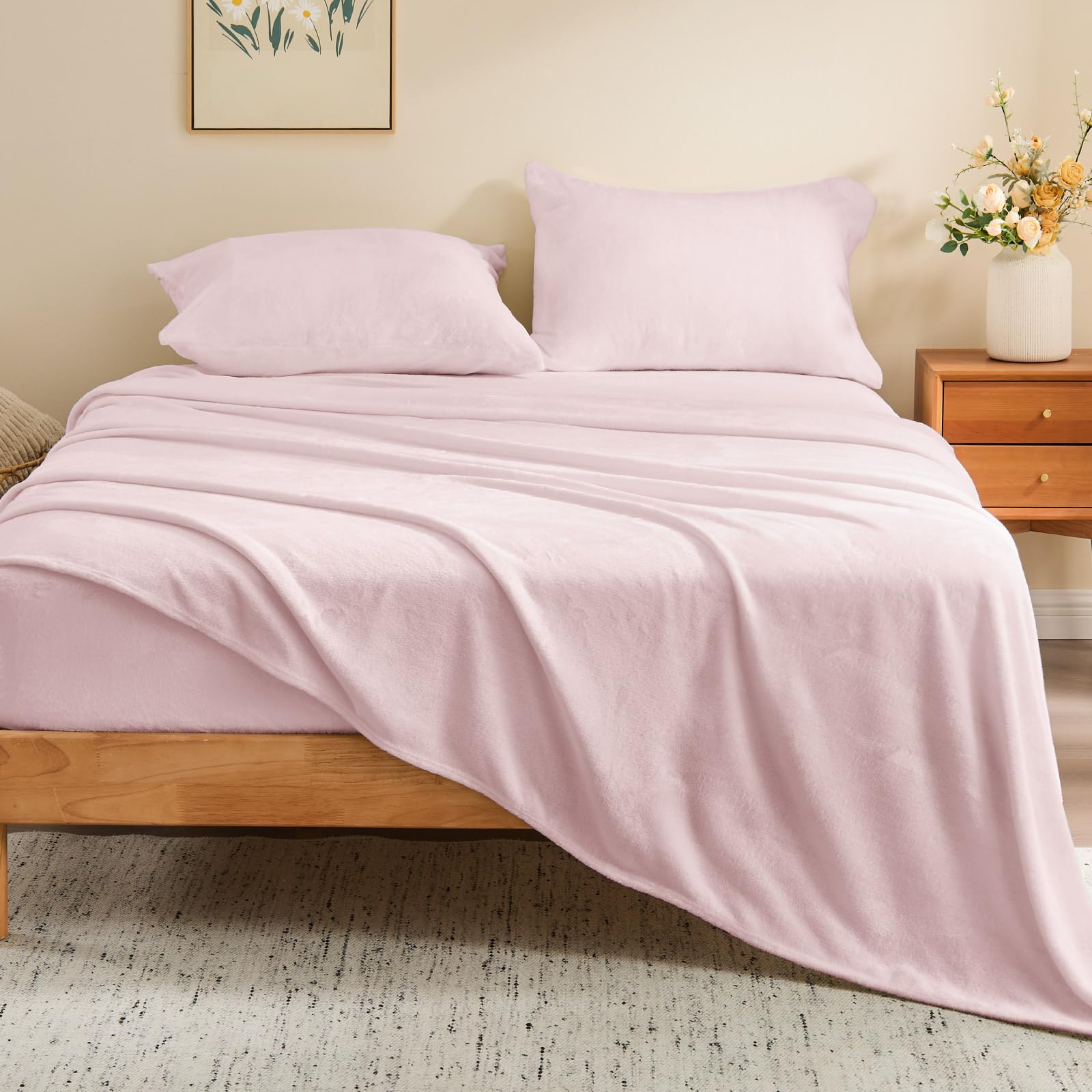 BEDELITE fitted sheet deep pocket detail that secures mattress fit and prevents slipping