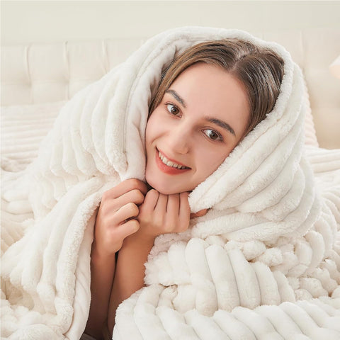 BEDELITE flannel reverse detail showing dense fibers for improved warmth retention