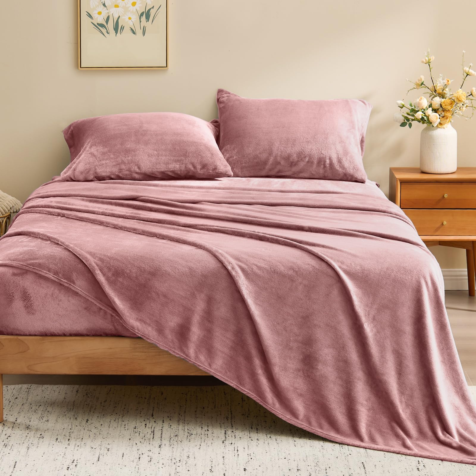 BEDELITE close-up of double-brushed flannel texture illustrating soft plush comfort