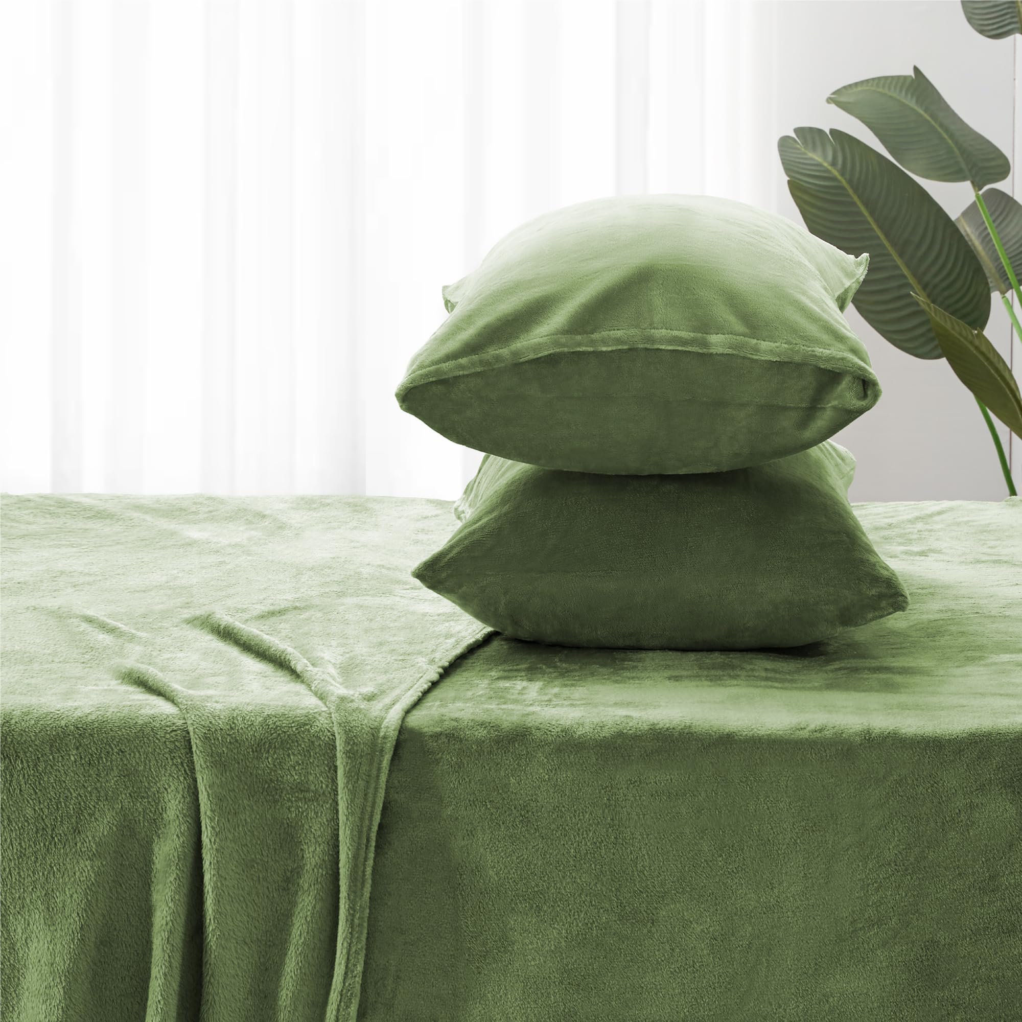 BEDELITE flat sheet draped to display thickness and even warmth distribution
