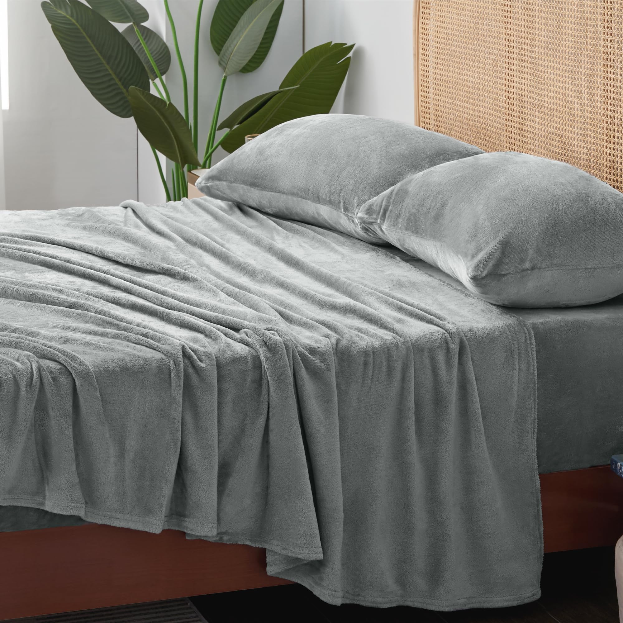 BEDELITE folded four-piece set showing compact storage and ready-to-use convenience