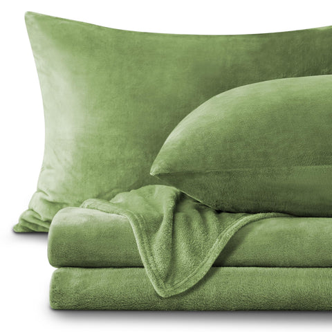 BEDELITE flat-lay of green queen set showing complete contents and cozy look