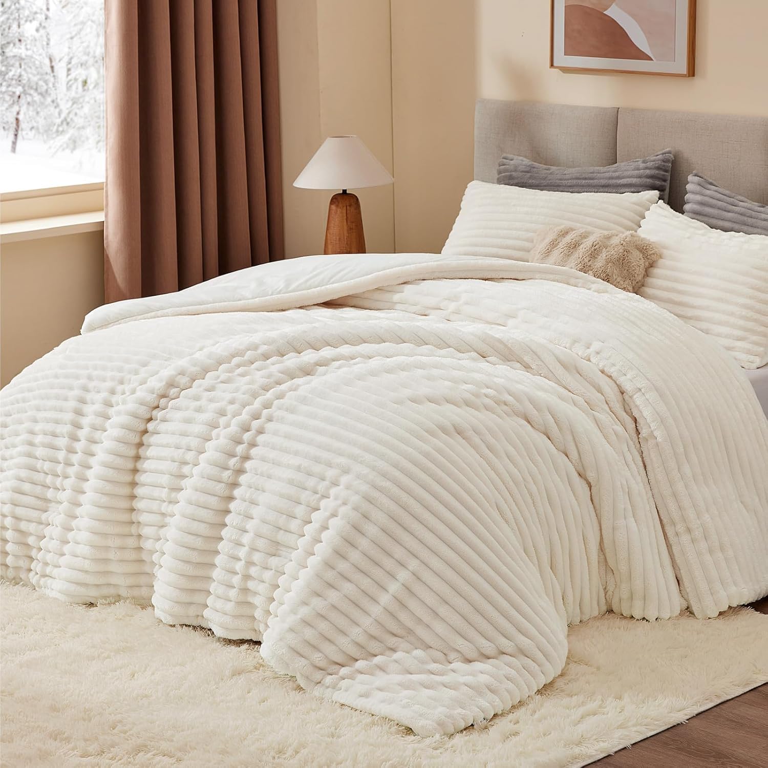 BEDELITE close-up of micro-mink texture highlighting silky softness for cozy sleep