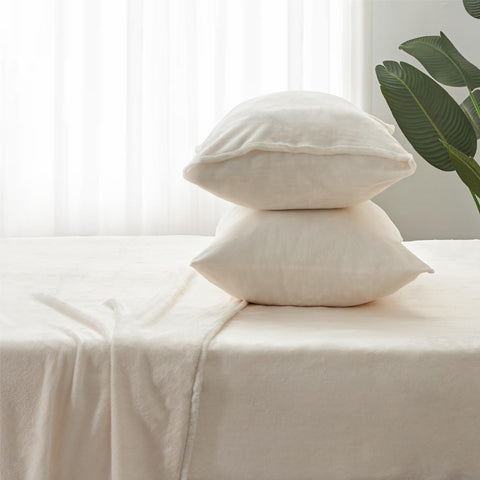 BEDELITE nighttime scene with blanket and lamp showing cozy warmth for sleeping