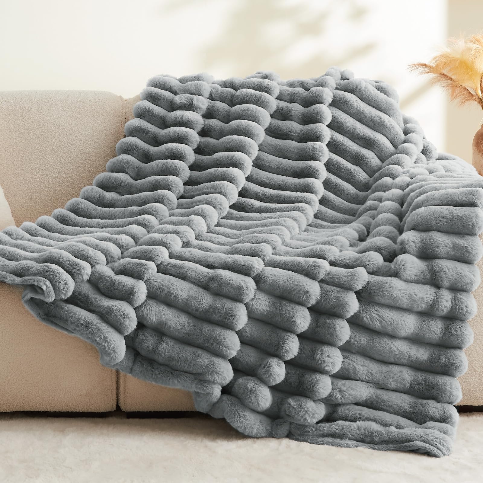BEDELITE outdoor use on grass shows easy travel warmth
