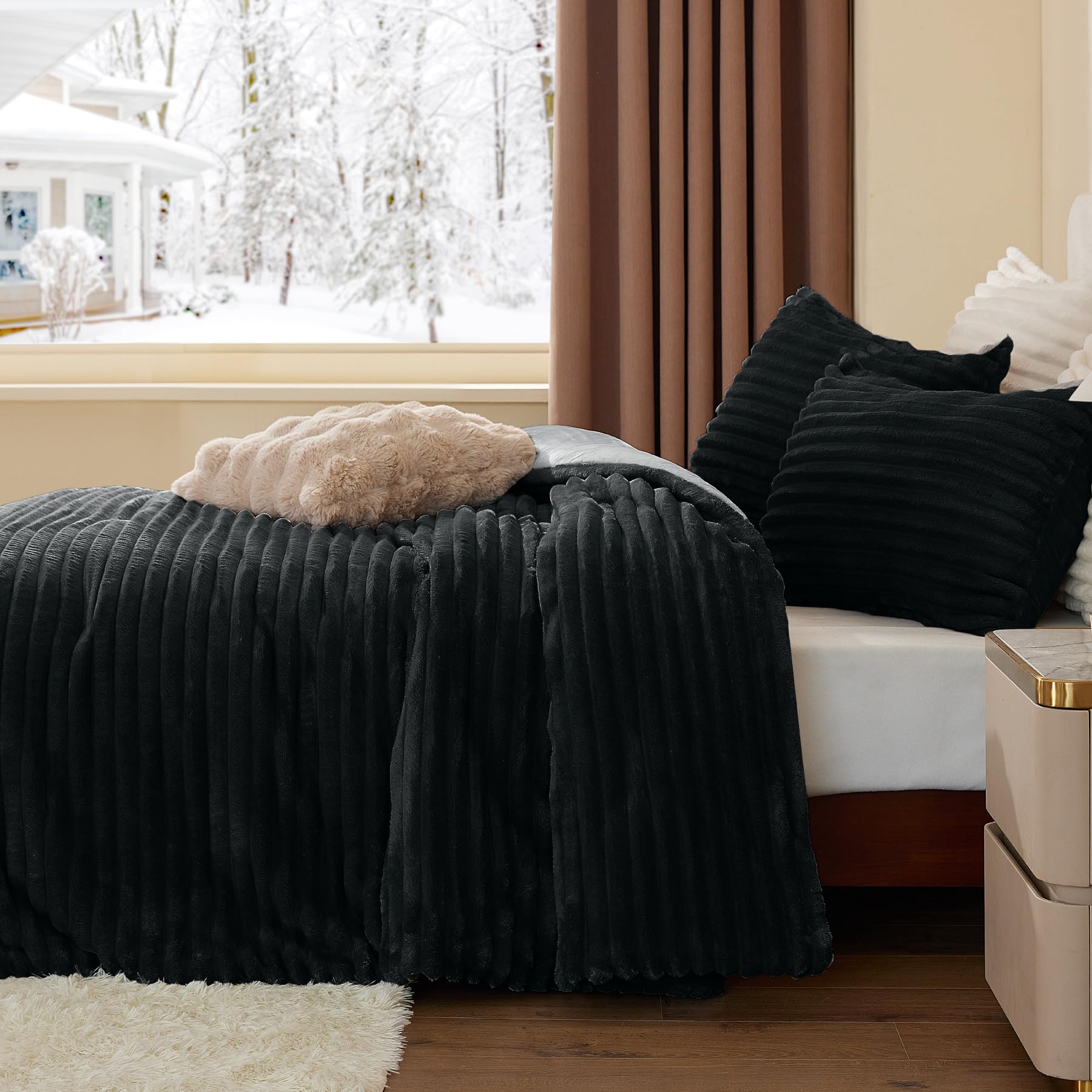 BEDELITE pillowcase and edge stitching showing durable seams for long-lasting use