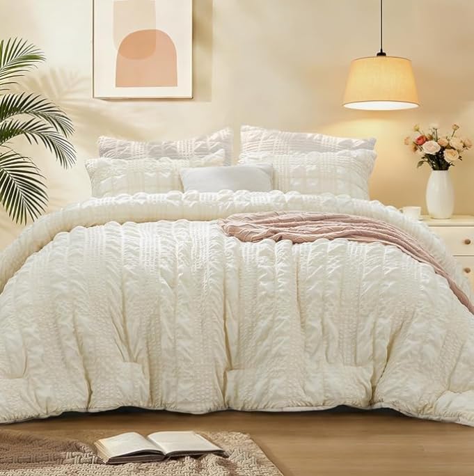 BEDELITE comforter front view showing cream seersucker and neat finish for easy styling