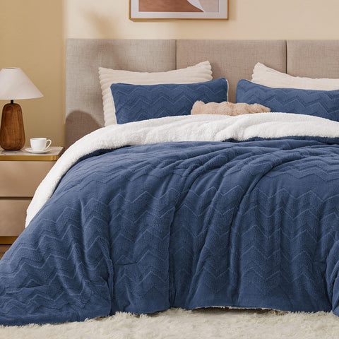 BEDELITE sherpa back closeup showing soft fleece and cozy warmth for cold nights