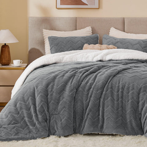 BEDELITE close-up of sherpa reverse highlighting warm, insulating backing