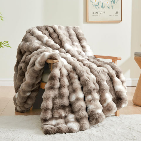 BEDELITE throw front view showing tie-dye taupe and bubble texture for instant warmth