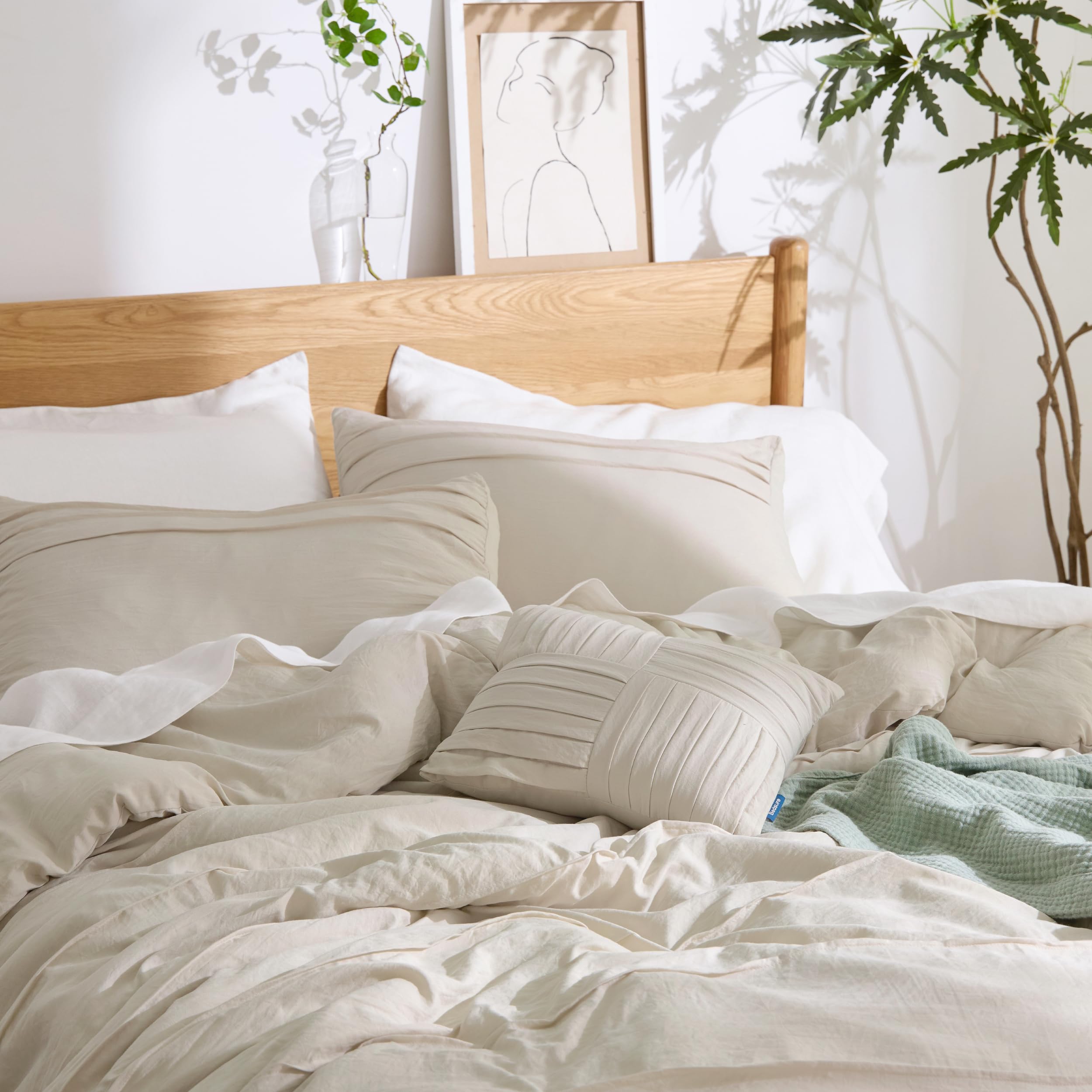 Bedsure comforter on a dorm bed demonstrating fit and cozy student setup