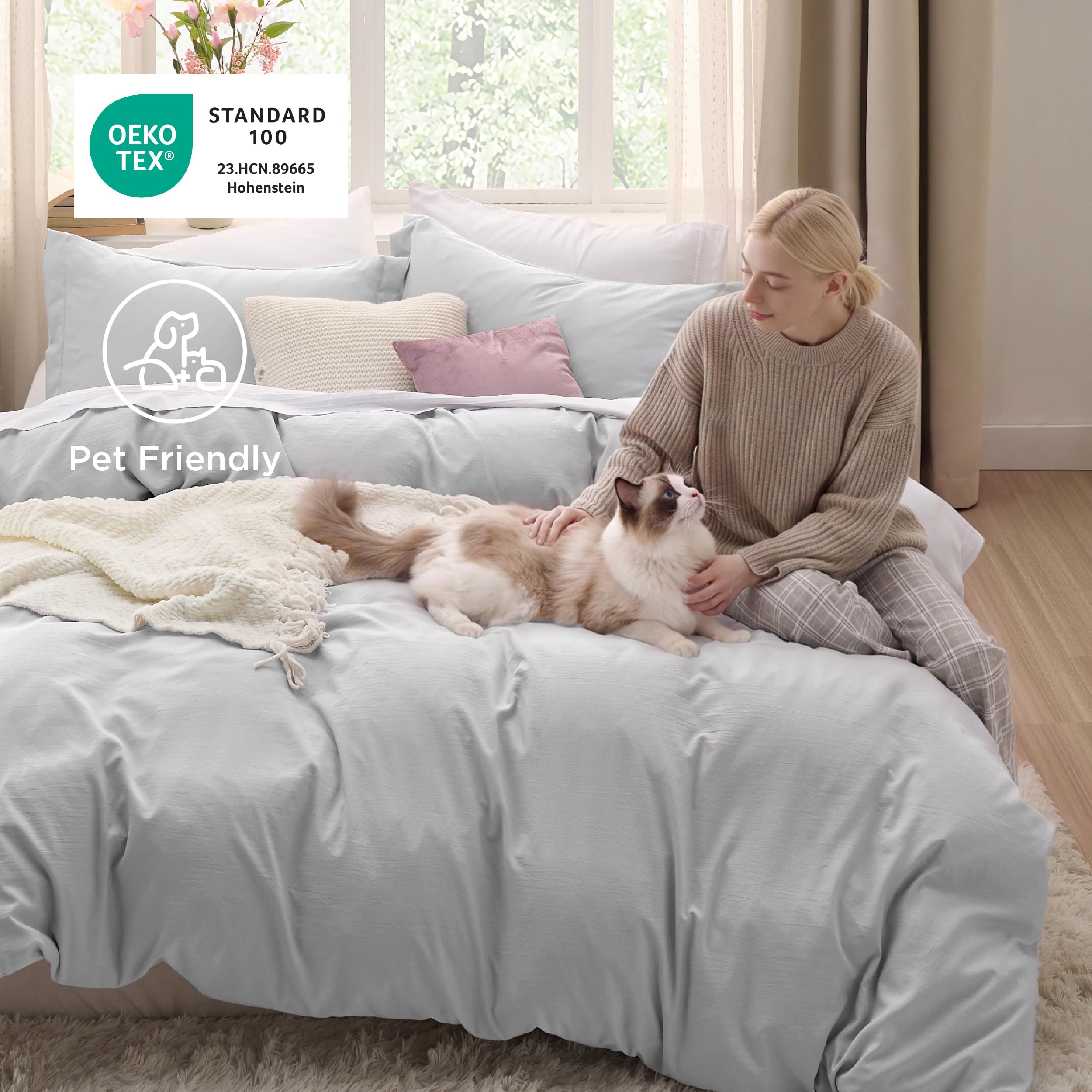 Bedsure duvet next to ruler showing king size dimensions and scale